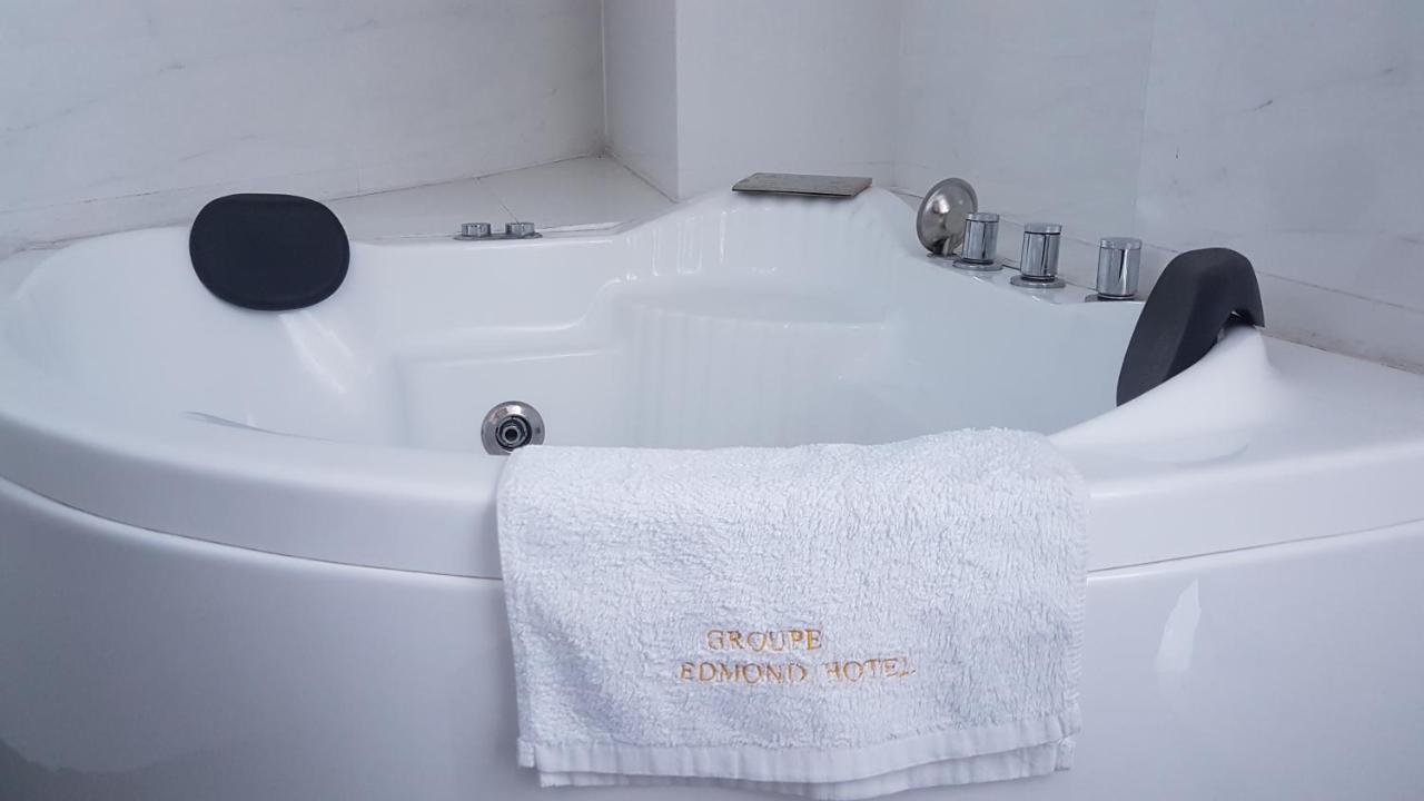 Edmond Hotel Браззавиль Экстерьер фото