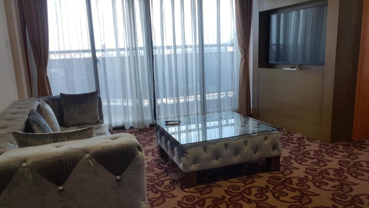 Edmond Hotel Браззавиль Экстерьер фото